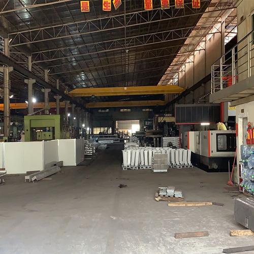大型CNC加工中心工厂 承接大型机架焊接与零部件加工的一站式解决方案
